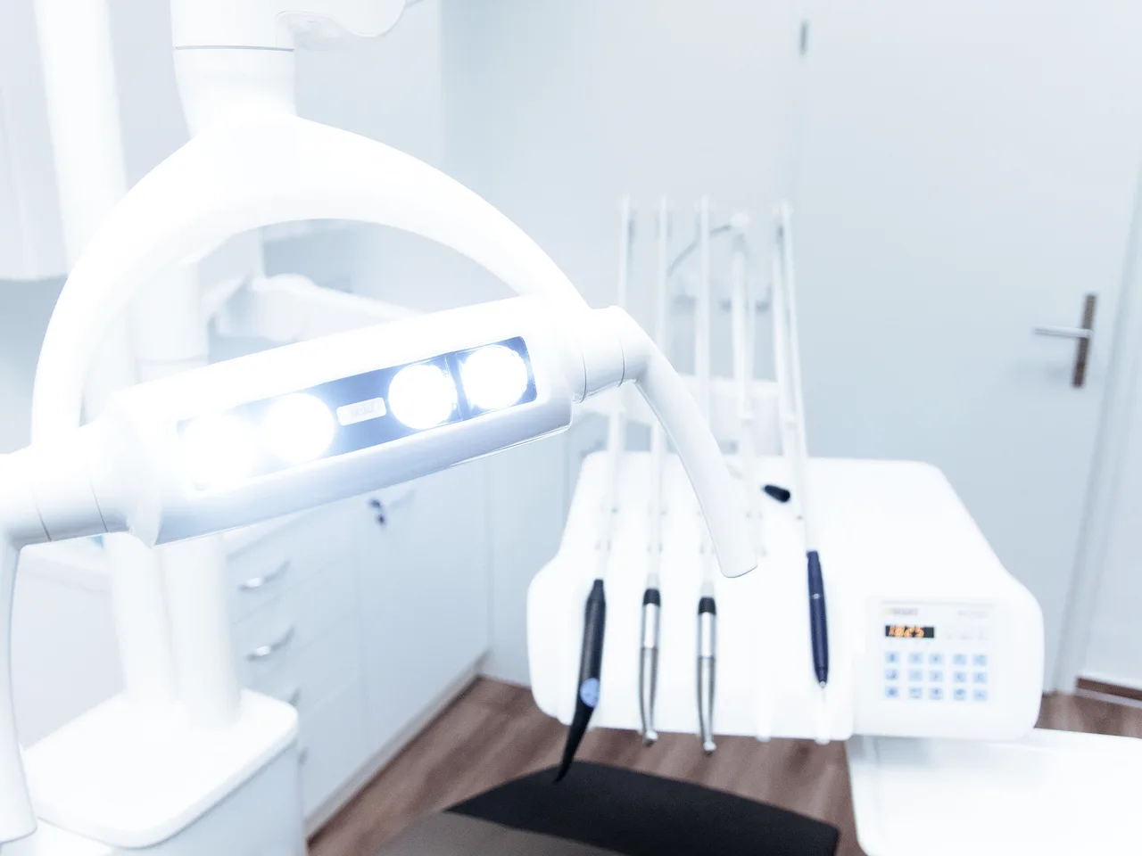 Unidad dental y equipo de un gabinete de la clínica
